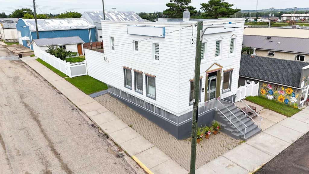 Photo of 2124 20 Street, Delburne, AB T0M 0V0 (MLS # A2339419)