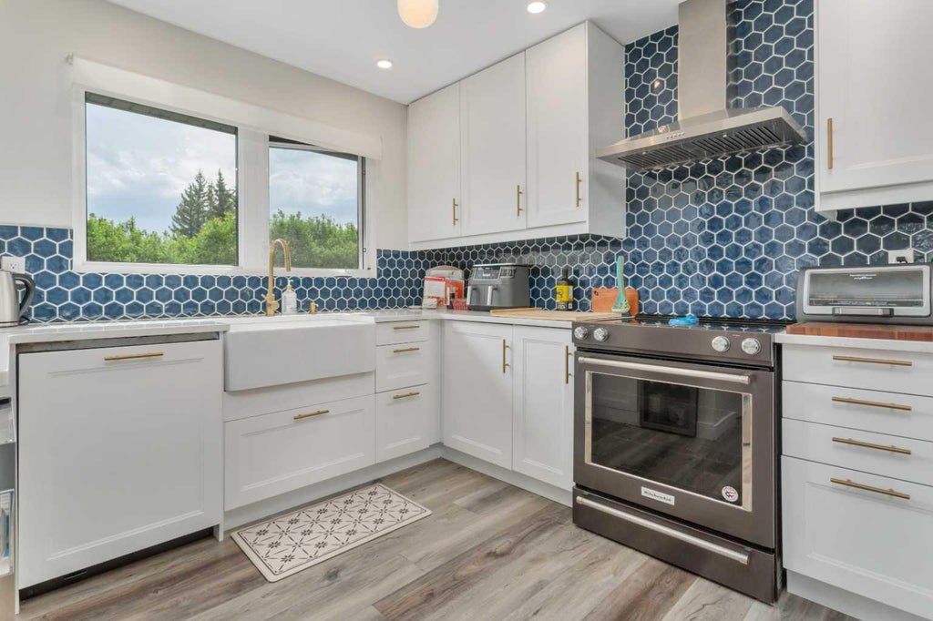 Photo of 31 Macfarlane Avenue, Red Deer, AB T4N 5S9 (MLS # A2322820)