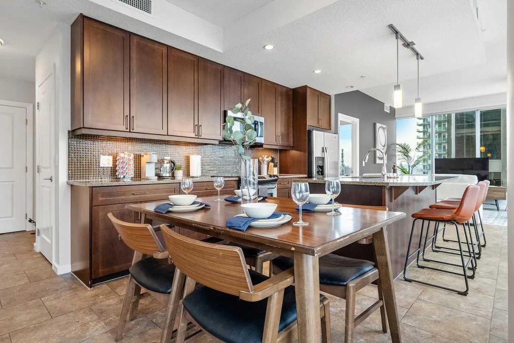 Photo of 211 13 Avenue SE #802, Calgary, AB T2G 1E1 (MLS # A2287798)