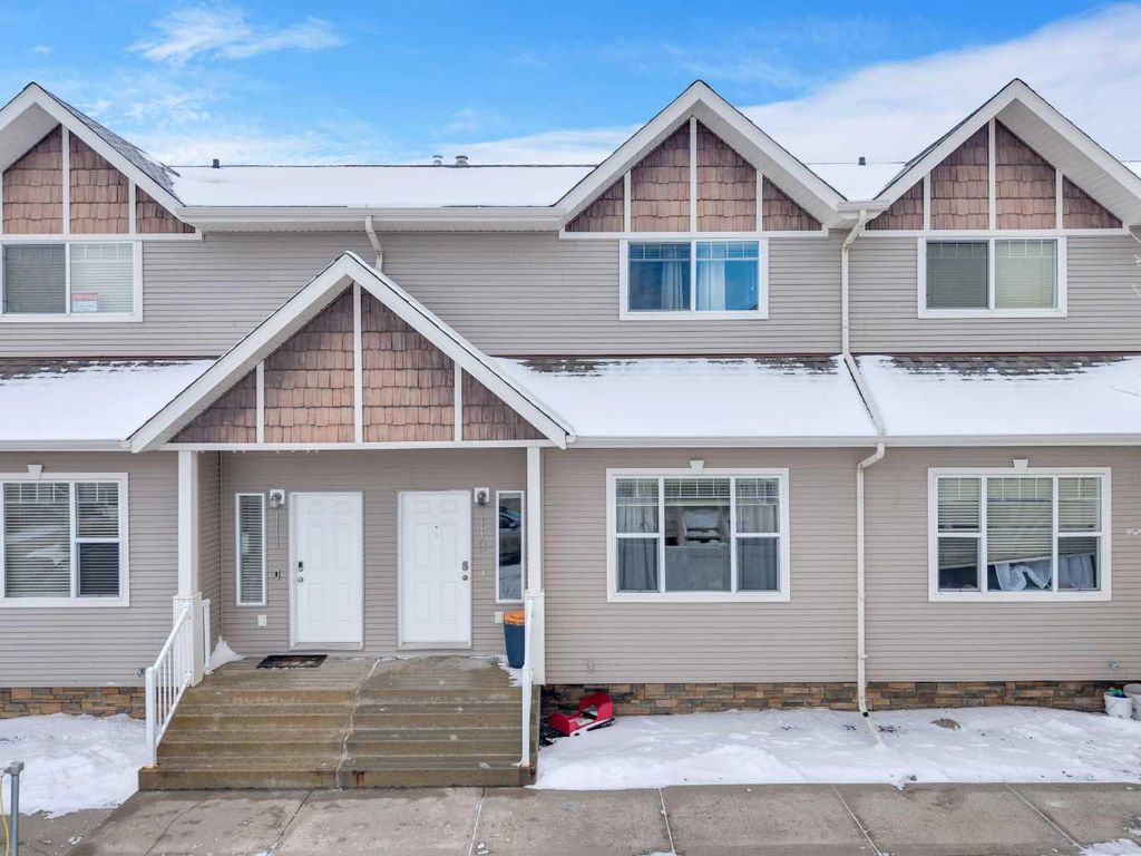 Photo of 50 Lucky Place #110, Sylvan Lake, AB T4S 0E3 (MLS # A2292251)