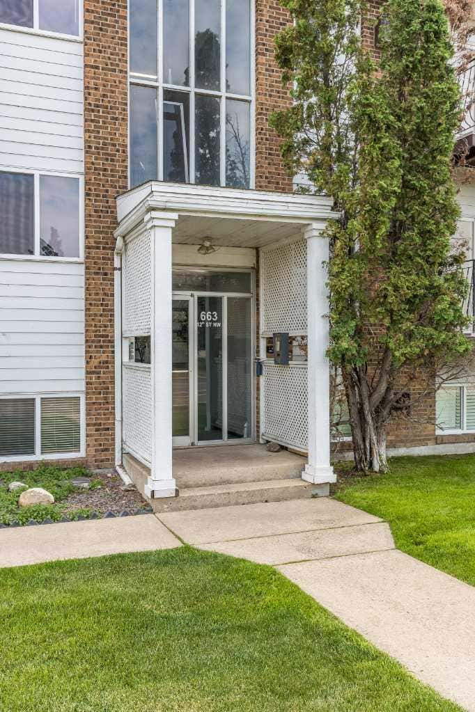 Photo of 663 12 Street NW #206, Medicine Hat, AB T1A 7M1 (MLS # A2330660)