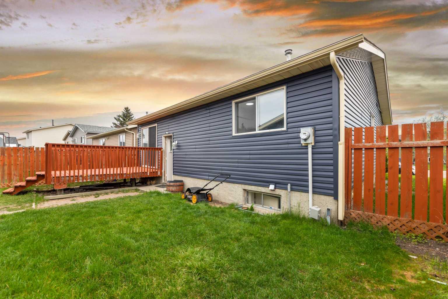 95 Falshire Way NE
