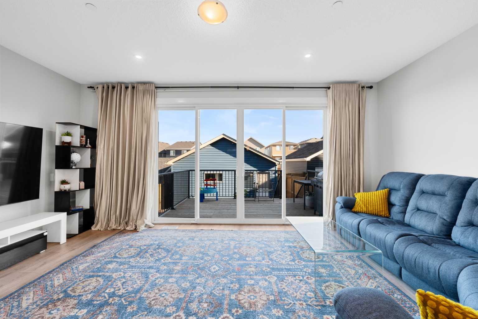 571 Livingston Way NE