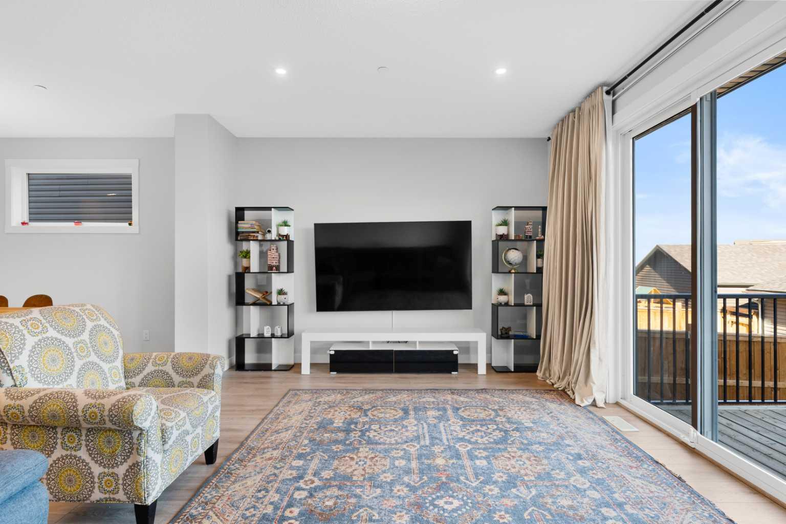 571 Livingston Way NE