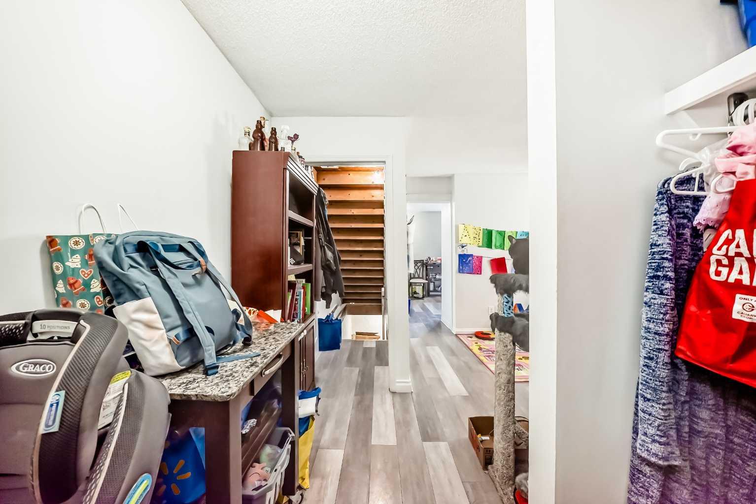 3042 Doverville Crescent SE