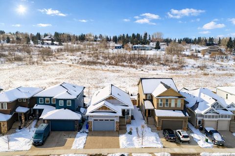 60 Crestbrook View SW Calgary AB T3L 6G7