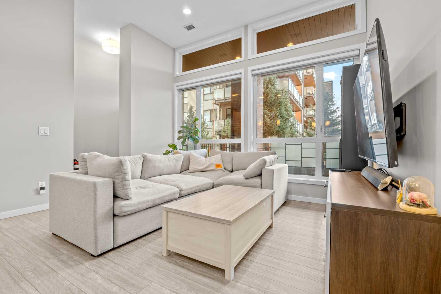 124 Mahogany Centre SE