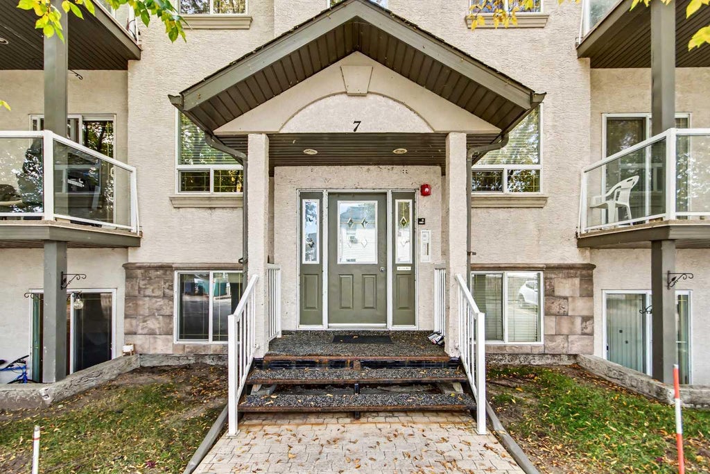 Photo of 7 Crystal Ridge Cove #302, Strathmore, AB T1P 1W5 (MLS # A2349097)