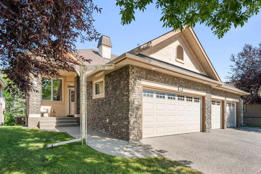 Photo of 50 Wentworth Landing SW, Calgary, AB T3H 5X1 (MLS # A2334320)