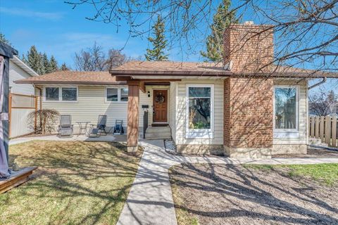 Photo of 12336 Woodview Road SW, Calgary, AB T2W 2Y6 (MLS # A2304542)