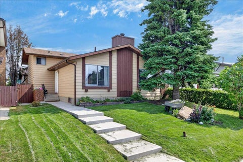 Photo of 80 Templevale Way NE, Calgary, AB T1Y 4V2 (MLS # A2337475)