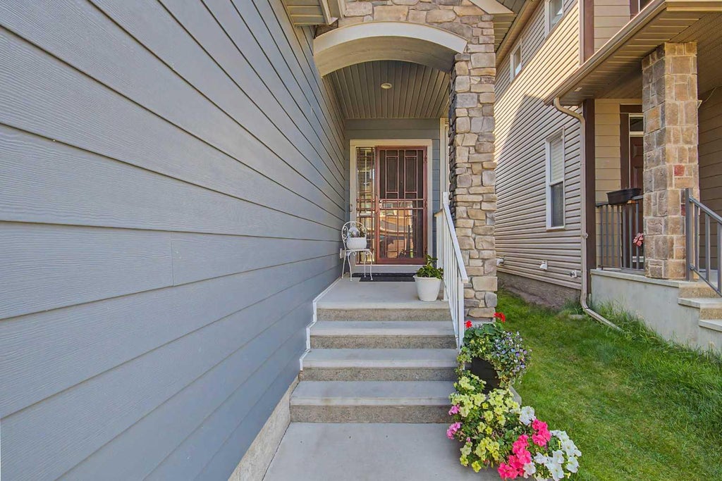 Photo of 35 Legacy Row SE, Calgary, AB T2X 1Y6 (MLS # A2337636)