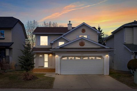 Photo of 416 Douglas Glen Close SE, Calgary, AB T2Z 3A4 (MLS # A2302986)