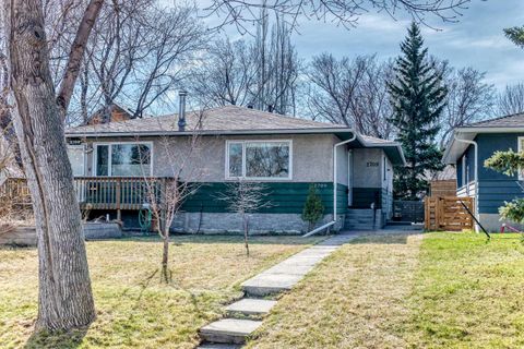 Photo of 2709 16A Street NW, Calgary, AB T2M 3R7 (MLS # A2305953)