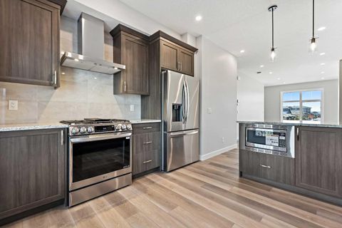 611 Mahogany Road SE Calgary AB T3M 3Y3