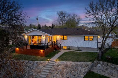 Photo of 1412 16A Street NE, Calgary, AB T2E 4T7 (MLS # A2310107)