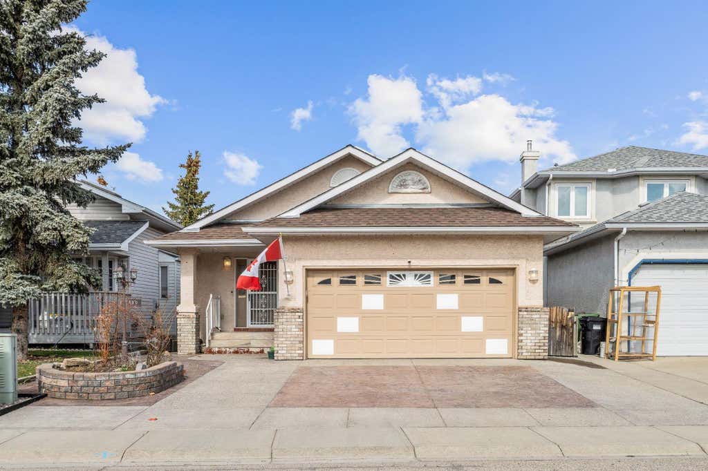 Photo of 180 Hidden Vale Close NW, Calgary, AB T3A 5C7 (MLS # A2318828)