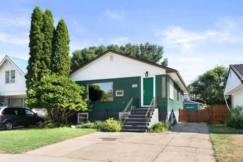 Photo of 117 12 Street SE, Medicine Hat, AB T1A 1V1 (MLS # A2332079)