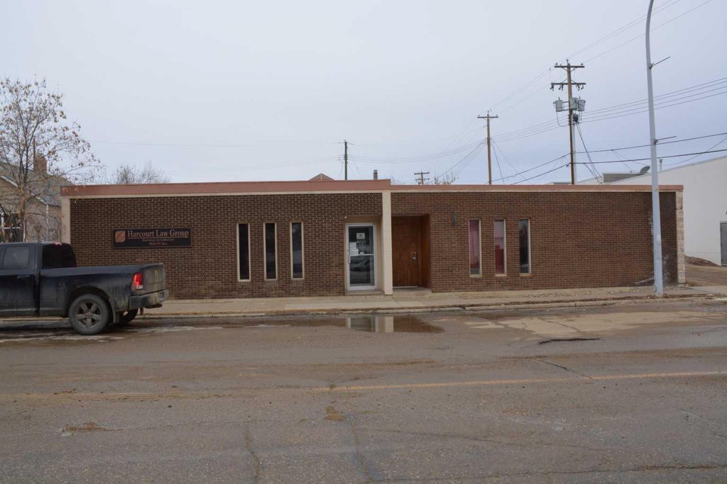 Photo of 9910 97 Avenue, Peace River, AB T8S 1S5 (MLS # A2271282)