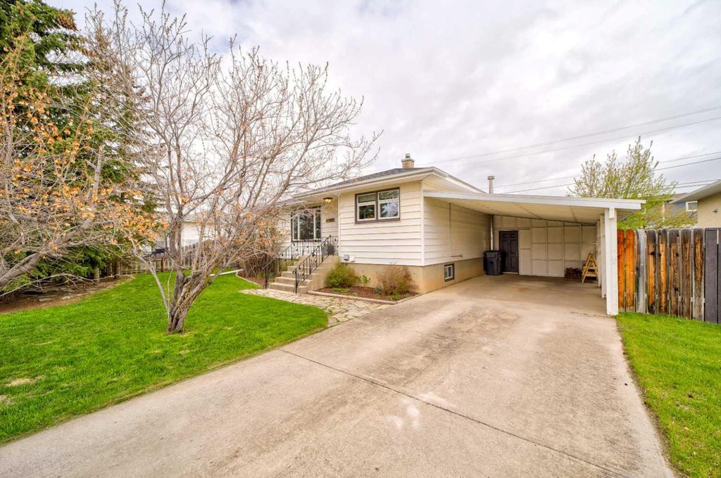 Photo of 935 Kettles Street, Pincher Creek, AB T0K 1W0 (MLS # A2307443)