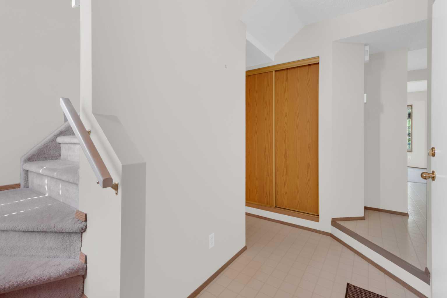 216 Shawinigan Drive SW