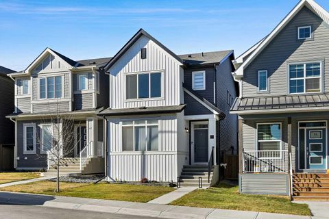 51 Herron Street NE Calgary AB T3P 1Z1