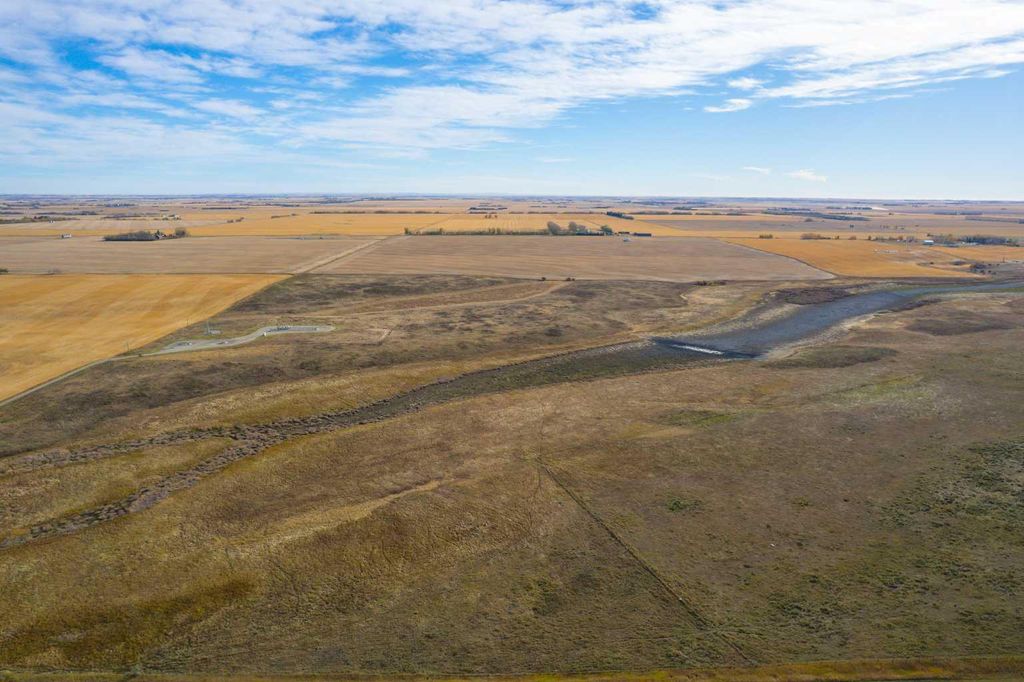 Photo of NW-1-31-1-W5 Range Road 10A, Rural Mountain View County, AB T0M 0N0 (MLS # A2264338)