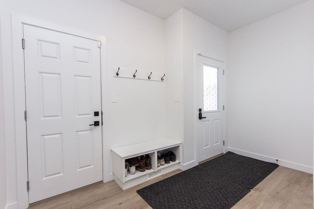 Photo of 66 Henderson Crescent, Penhold, AB T0M 1R0 (MLS # A2290633)