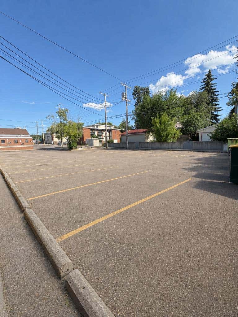 Photo of Edmonton, AB (MLS # A2331046)