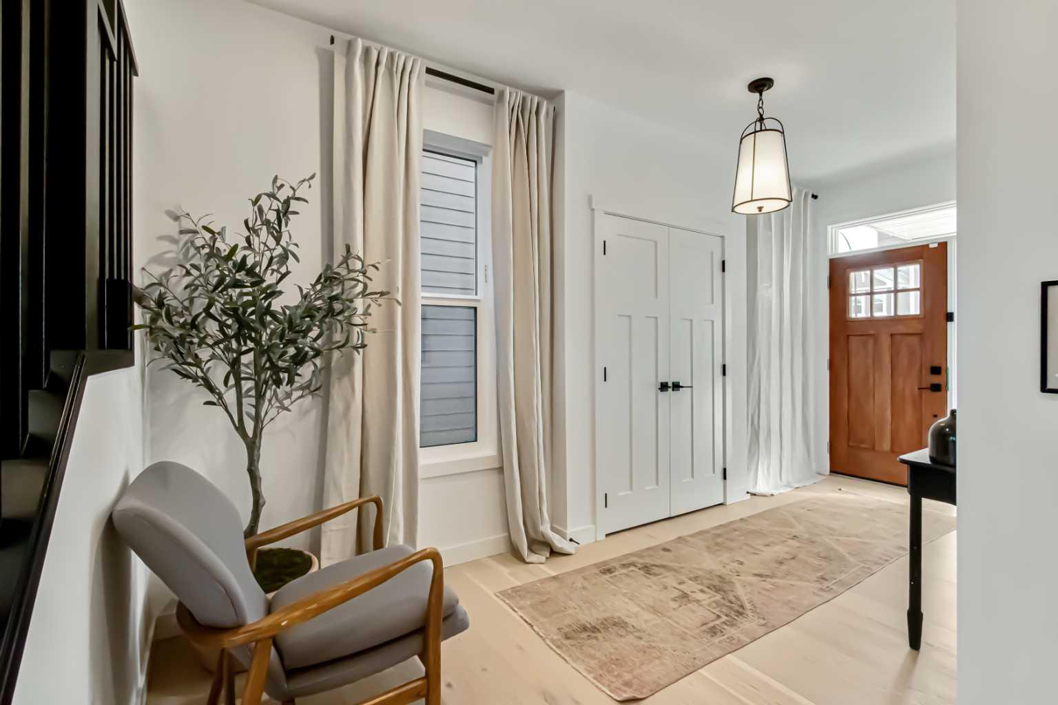 1176 Cranbrook Gardens SE