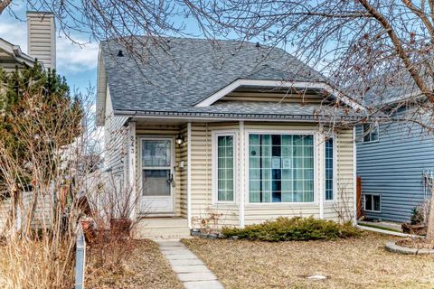 243 Erin Meadow Close Calgary AB T2B 3E6
