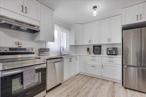 Photo of 22 Greenham Drive, Red Deer, AB T4P 2X4 (MLS # A2338575)