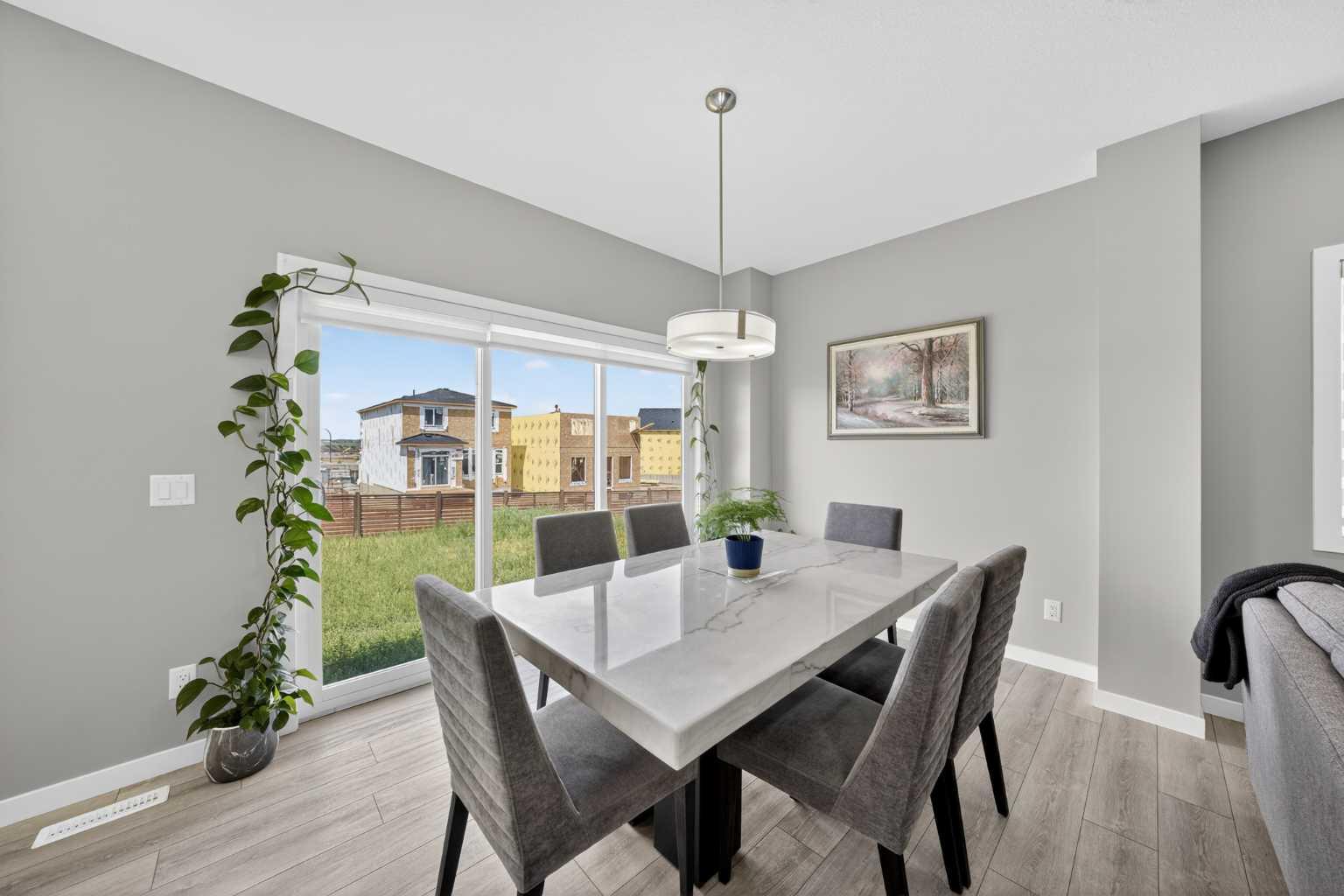 276 Calhoun Crescent NE