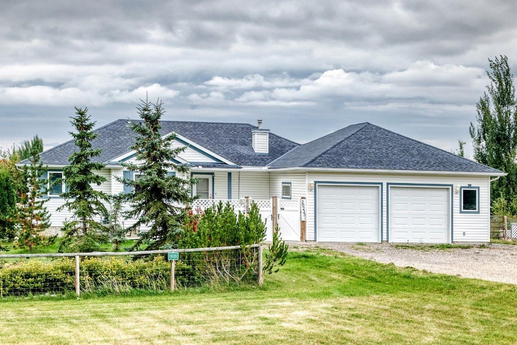 Photo of 292251 Butte Hills Drive, Rural Rocky View County, AB T0M 0E0 (MLS # A2342552)