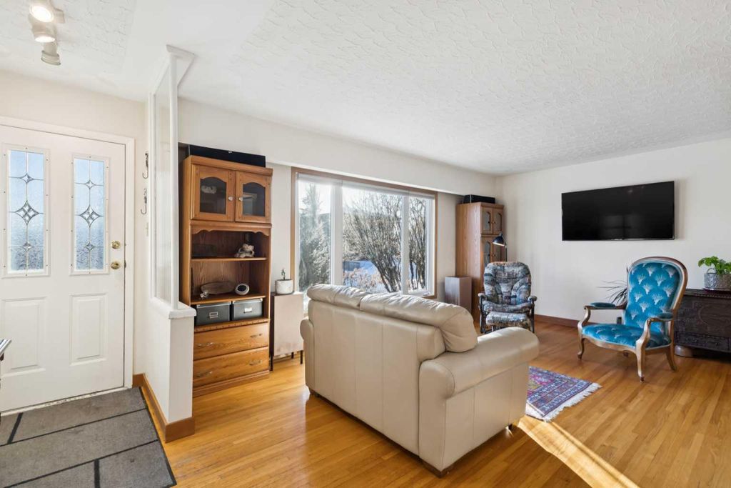 Photo of 35 45 Street SW, Calgary, AB T3C 2B2 (MLS # A2287636)