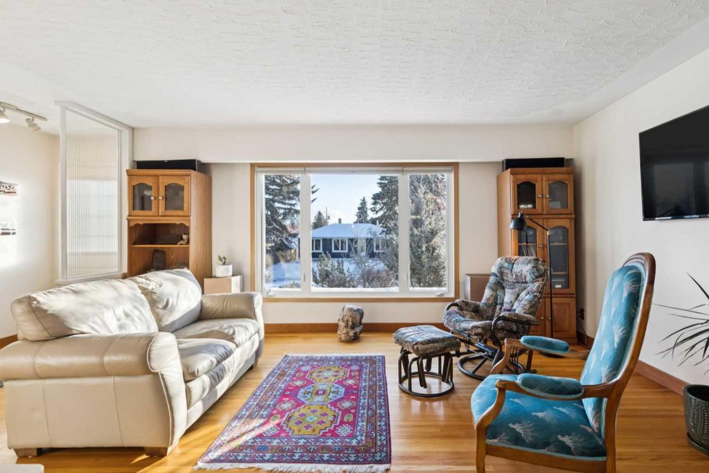 Photo of 35 45 Street SW, Calgary, AB T3C 2B2 (MLS # A2287636)