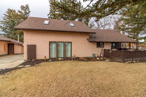 253 51 Avenue E Claresholm AB T0L 0T0