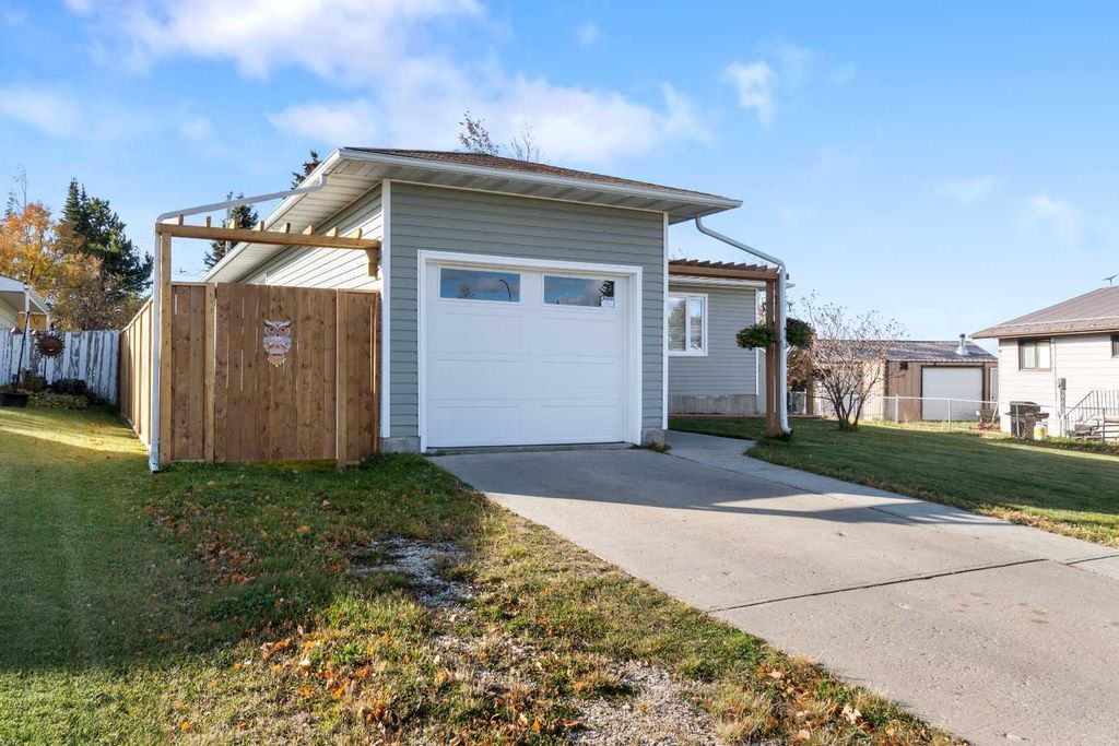 Photo of 3 Isbister Avenue, Swan Hills, AB T0G 2C0 (MLS # A2265094)