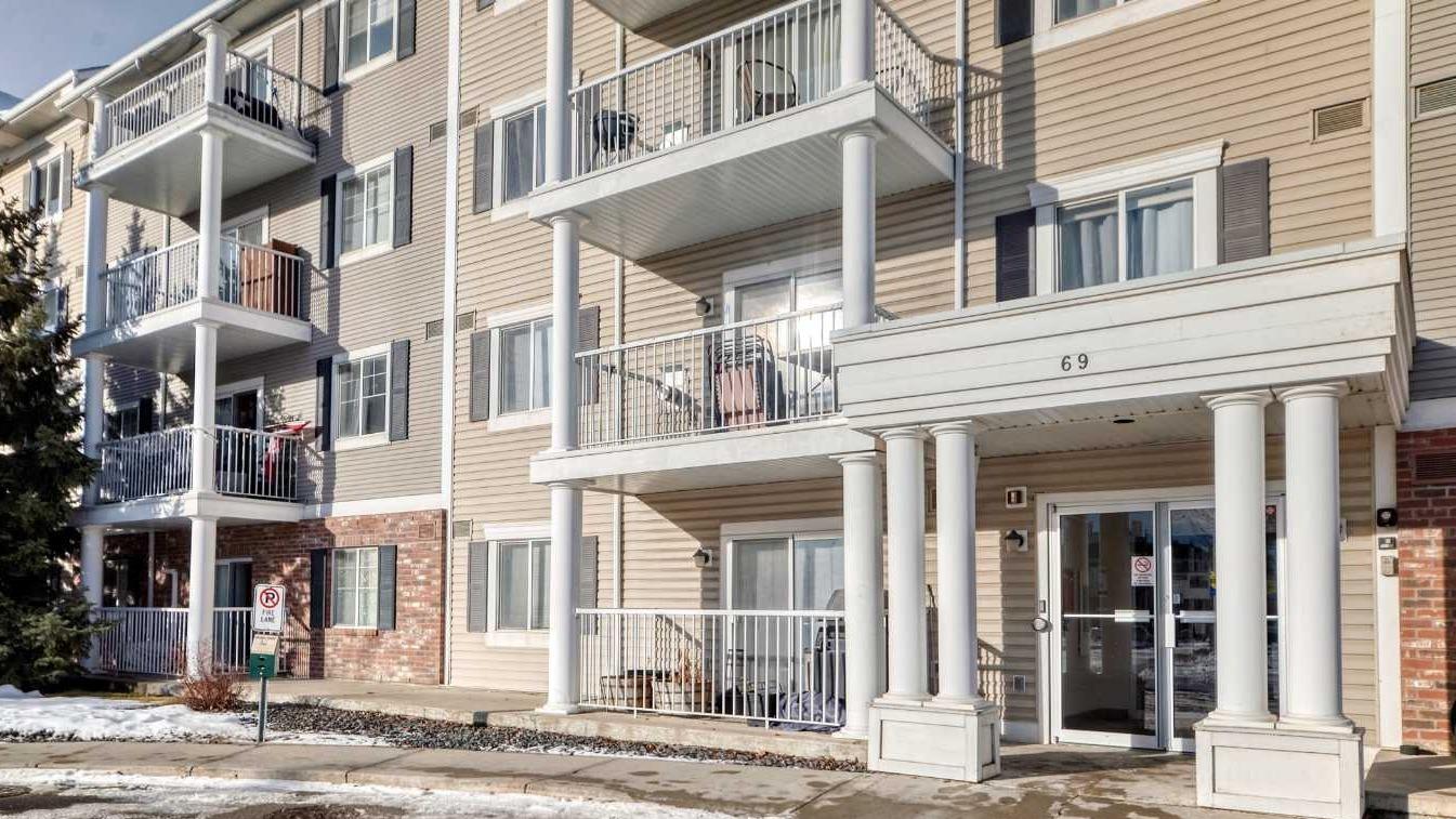 69 COUNTRY VILLAGE Manor NE 5103