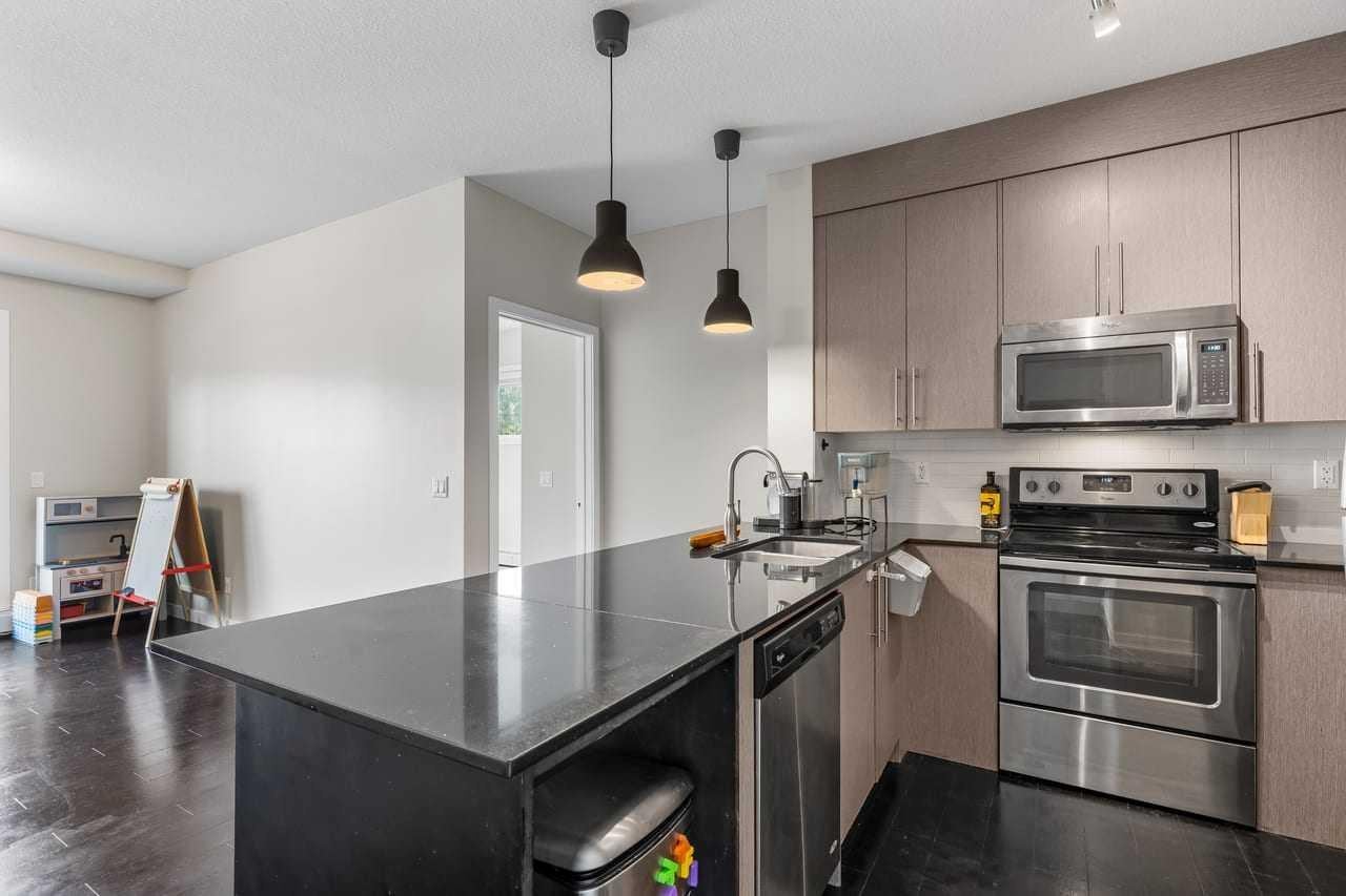 5305 32 Avenue SW 4201