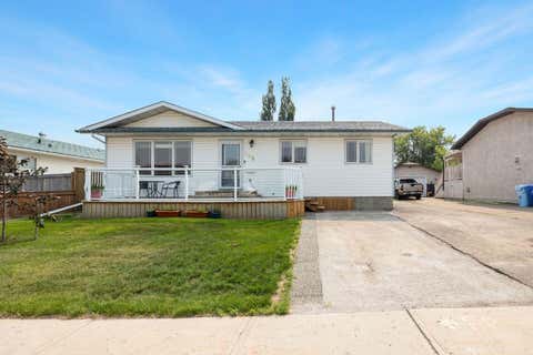 Photo of 105 Oaks Crescent, Fort McMurray, AB T9K 1M4 (MLS # A2332010)