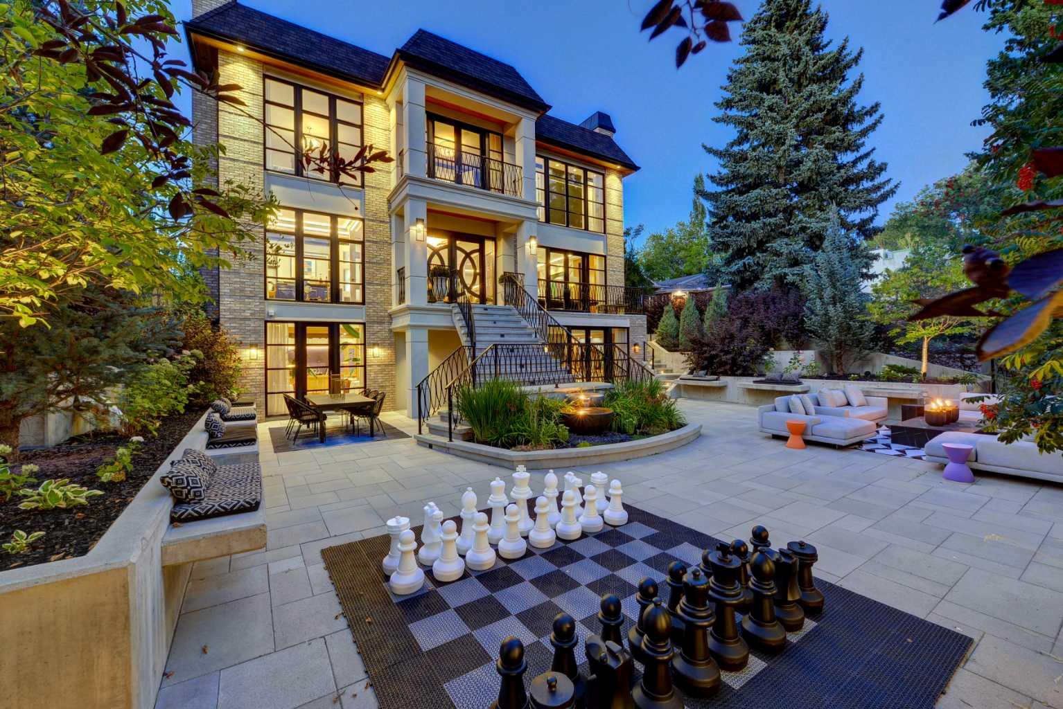 1118 Premier Way SW