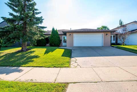 Photo of 2604 57 A Avenue, Lloydminster, AB T9V 2M4 (MLS # A2330277)