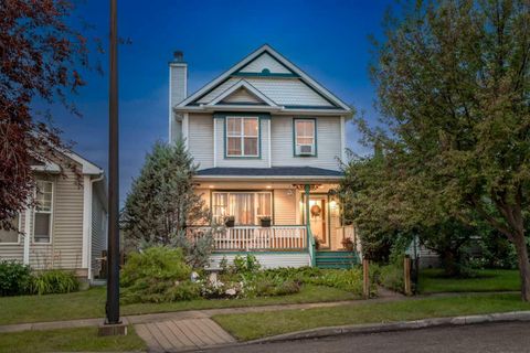 Photo of 53 PRESTWICK Rise SE, Calgary, AB T2Z 4A6 (MLS # A2255462) Photo of 53 PRESTWICK Rise SE, Calgary, AB T2Z 4A6 (MLS # A2255462)