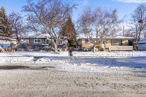 Photo of 2812 24 Street NW, Calgary, AB T2M 3Z3 (MLS # A2274294)