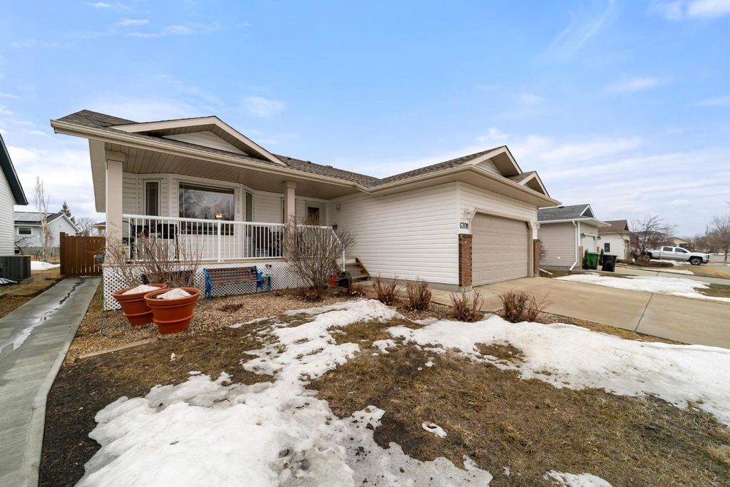 Photo of 6308 30 Avenue, Camrose, AB T4V 4V9 (MLS # A2295402)