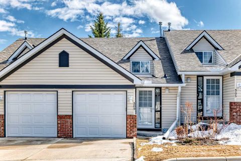 Photo of 209 Somervale Point SW, Calgary, AB T2Y 3K4 (MLS # A2300761)