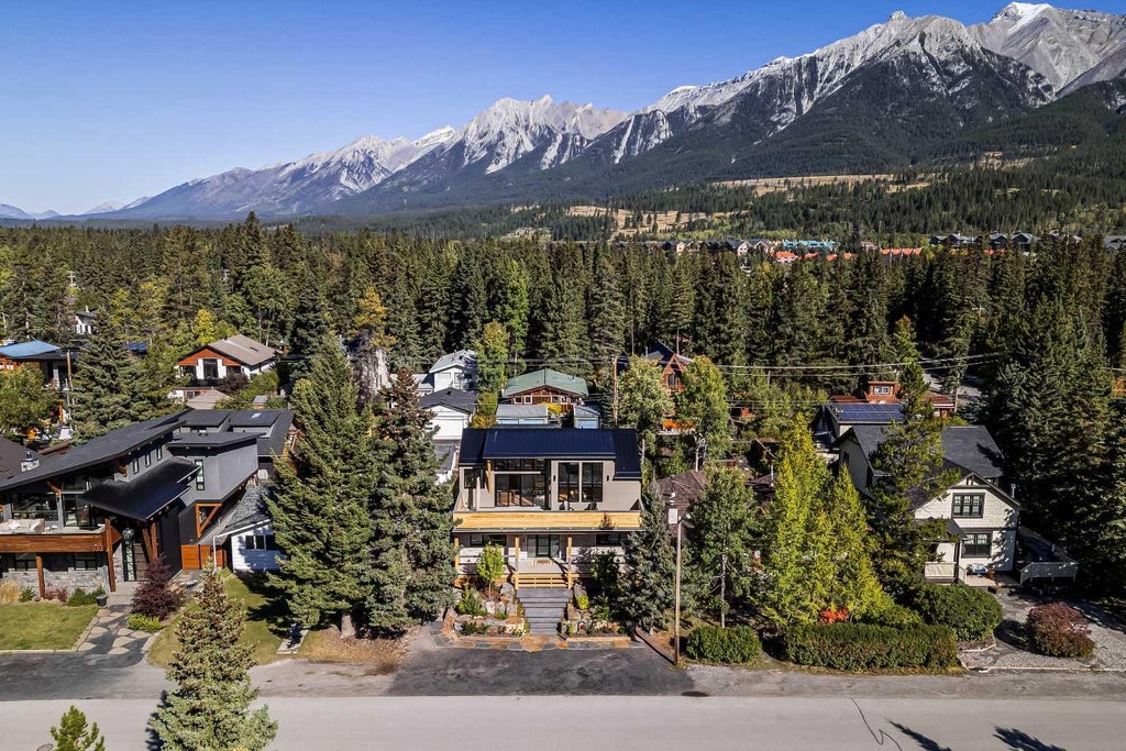 Photo of 914 15th Street, Canmore, AB T1W 2X3 (MLS # A2348015)