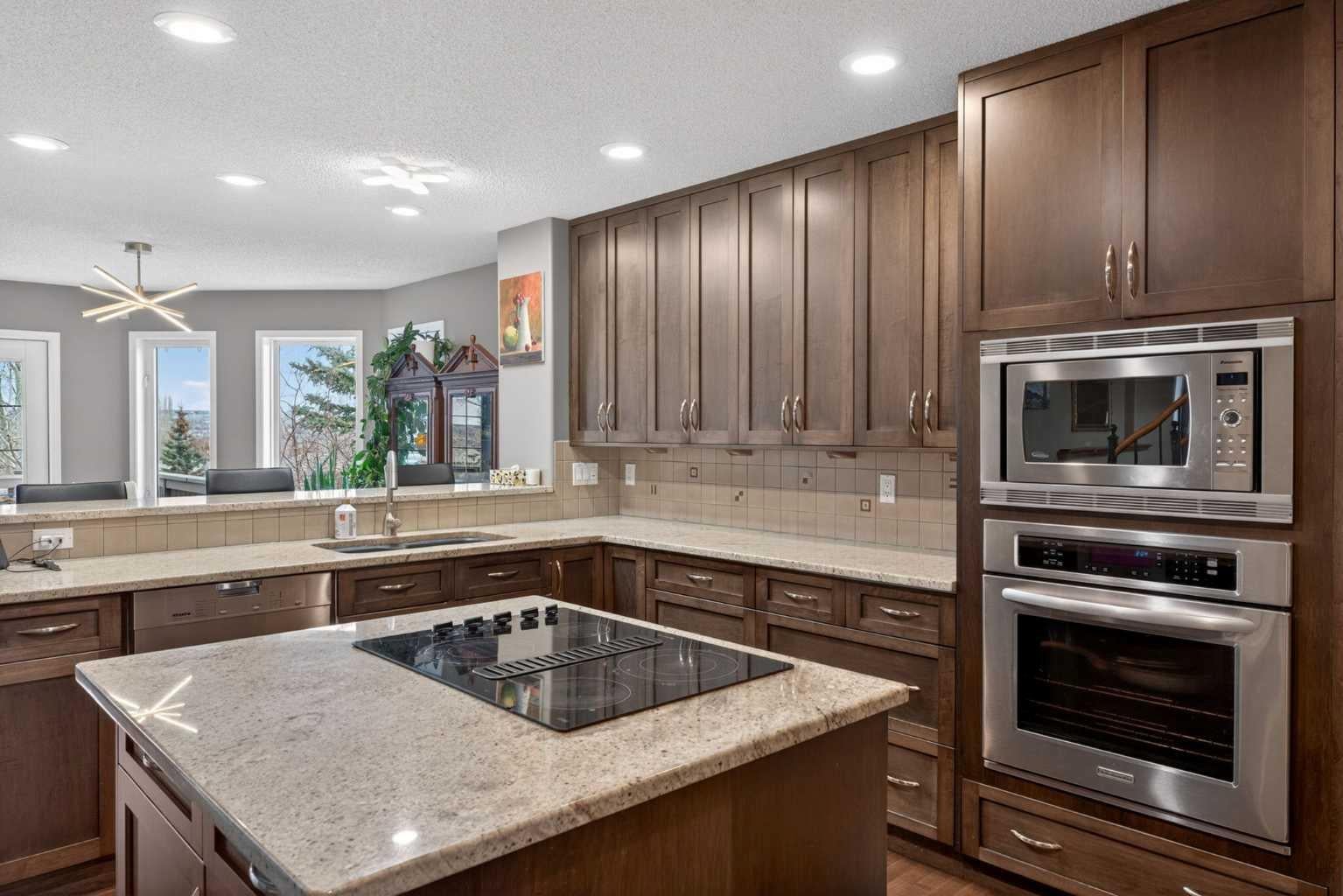 111 Valley Ponds Crescent NW
