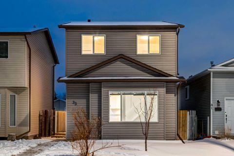 Photo of 33 Martindale Court NE, Calgary, AB T3J 2V8 (MLS # A2301257)